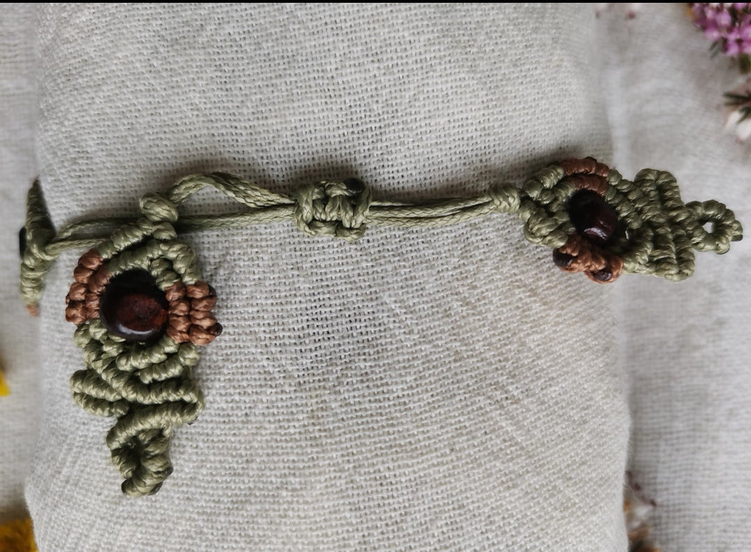 Set of 2 Ajustable Macrame Bracelet The "Waving Flower"